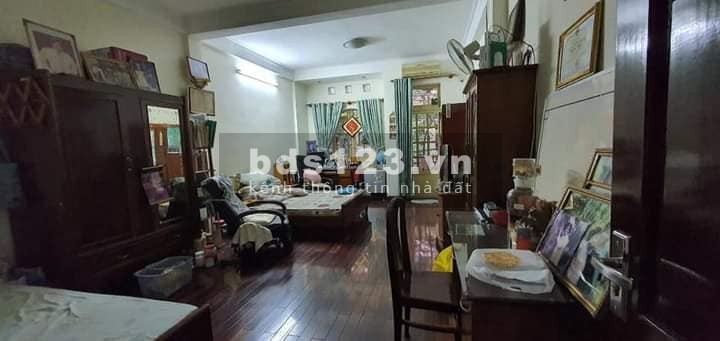 Nhà hẻm 60 Ung Văn Khiêm xe hơi đỗ trong nhà, 69m2, 3 tầng, 5PN.