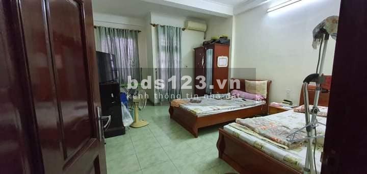 Nhà hẻm 60 Ung Văn Khiêm xe hơi đỗ trong nhà, 69m2, 3 tầng, 5PN.