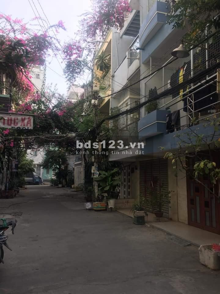 Nhà hẻm 60 Ung Văn Khiêm xe hơi đỗ trong nhà, 69m2, 3 tầng, 5PN.