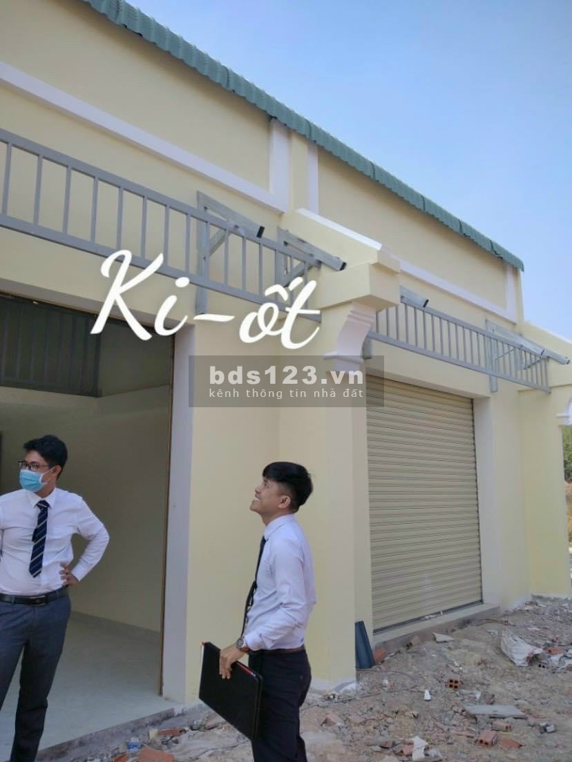 Em cần bán gấp nhà phố dãy trọ kinh doanh 2 mặt tiền trong khu công nghiệp hiện hữu, đối diện chợ