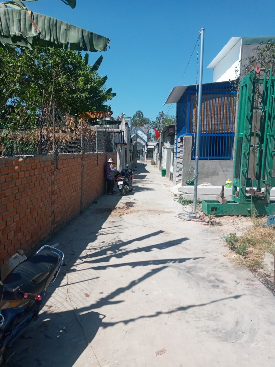 Kẹt tiền bán gấp lô đất, gần chợ