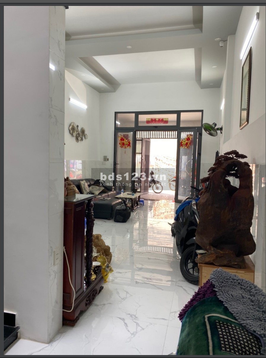 Nhà mới xây, kết cấu BTCT, Lò Gốm Q6. DTCN: 78,2m giá 80,6 tr/m2