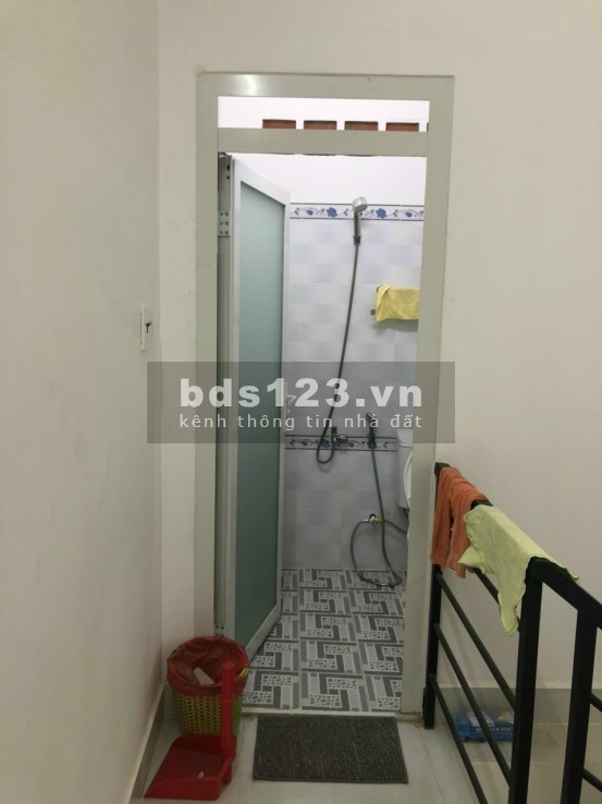 Cho thuê nhà nguyên căn 3 lầu full nội thất.