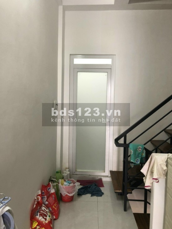 Cho thuê nhà nguyên căn 3 lầu full nội thất.