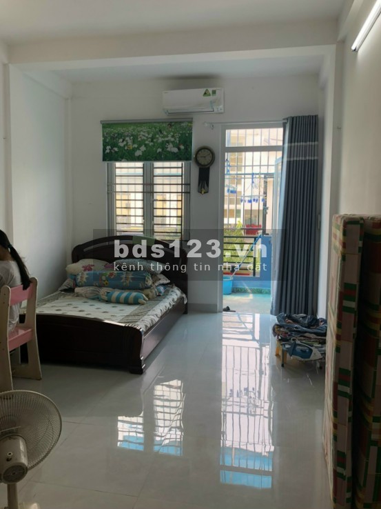 Cho thuê nhà nguyên căn 3 lầu full nội thất.