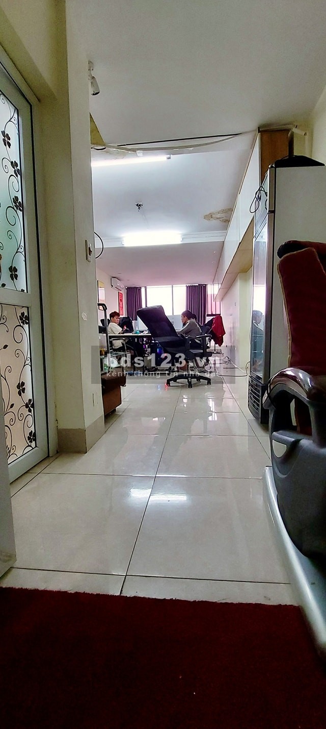 ĐẲNG CẤP 8 TẦNG THANG MÁY – VỈA HÈ Ô TÔ TRÁNH- SẦM UẤT NHƯ PHỐ CỔ. LÀM VĂN PHÒNG CTY CÓ LẼ LÀ ĐẸP NHẤT. LIÊN HỆ E QUÂN 0922550232