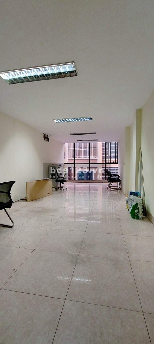 ĐẲNG CẤP 8 TẦNG THANG MÁY – VỈA HÈ Ô TÔ TRÁNH- SẦM UẤT NHƯ PHỐ CỔ. LÀM VĂN PHÒNG CTY CÓ LẼ LÀ ĐẸP NHẤT. LIÊN HỆ E QUÂN 0922550232