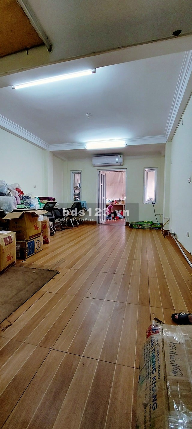 ĐẲNG CẤP 8 TẦNG THANG MÁY – VỈA HÈ Ô TÔ TRÁNH- SẦM UẤT NHƯ PHỐ CỔ. LÀM VĂN PHÒNG CTY CÓ LẼ LÀ ĐẸP NHẤT. LIÊN HỆ E QUÂN 0922550232
