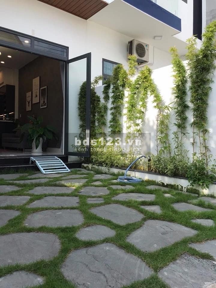Bán nhanh căn nhà 1 trệt 2 lầu bên lưng trường học Hưng LONG_bÌNH Chánh, SHR