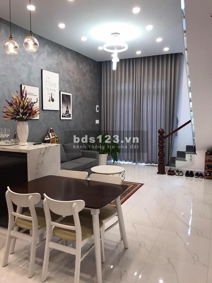 Bán nhanh căn nhà 1 trệt 2 lầu bên lưng trường học Hưng LONG_bÌNH Chánh, SHR