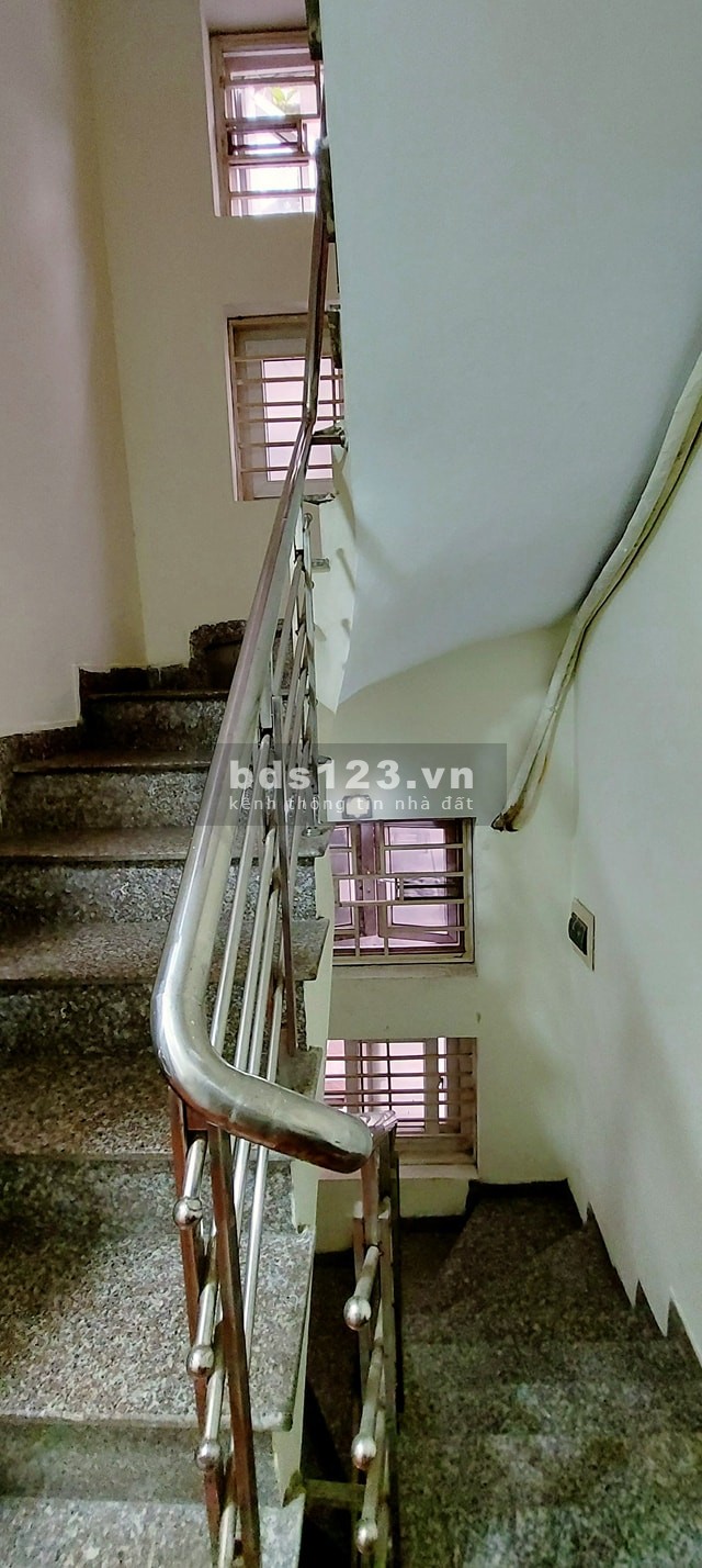 ĐẲNG CẤP 8 TẦNG THANG MÁY – VỈA HÈ Ô TÔ TRÁNH- SẦM UẤT NHƯ PHỐ CỔ. LÀM VĂN PHÒNG CTY CÓ LẼ LÀ ĐẸP NHẤT. LIÊN HỆ E QUÂN 0922550232