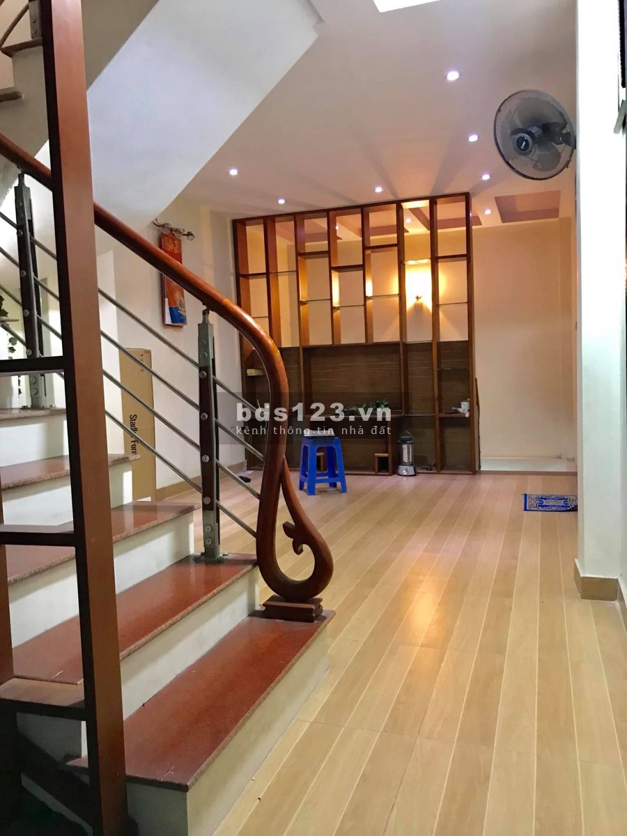 Bán nhà Hồ Tùng Mậu, ở ngay, ngõ thông, DT 36m2x6T, giá 3.55…