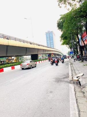 DUY NHẤT 1 CĂN MẶT PHỐ NGUYỄN CHÍ THANH - KHÔNG CĂN THỨ 2. 102m2