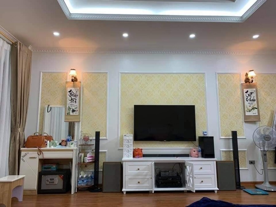 Bán Nhà Lạc Long Quân Tây Hồ, Gara Ô Tô Thang Máy, Ở Luôn, DT 48m2, MT 5.2m, 10.6 Tỷ