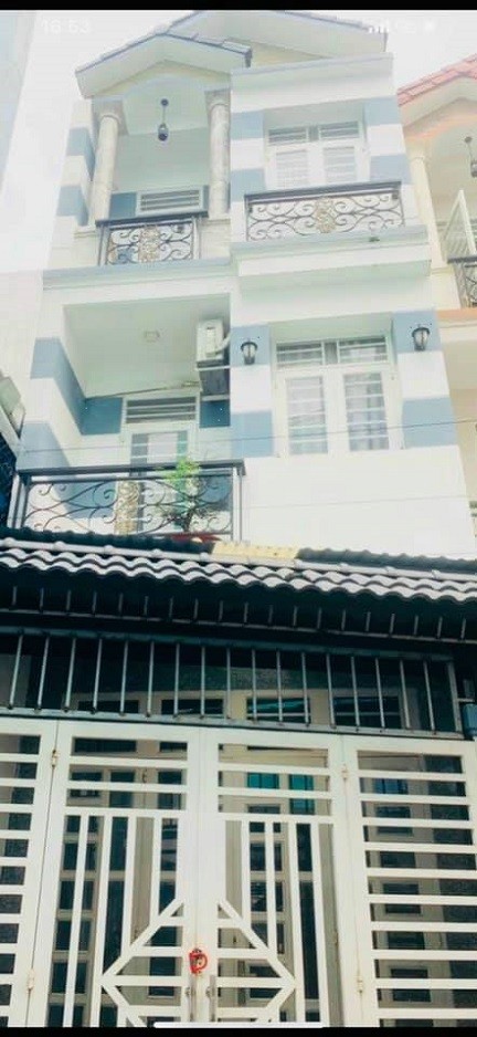Bán nhà mới đẹp Trần Hưng Đạo, Quận 1 40m2 chỉ 5,6 Tỷ.