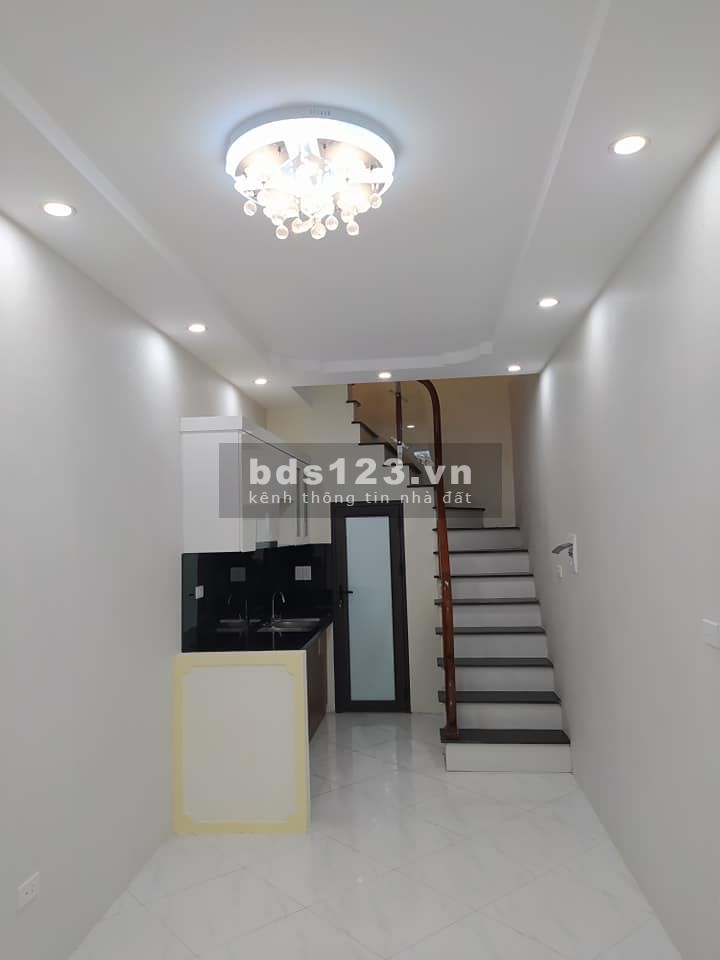 Bán nhà 3 tầng, sổ riêng, khu vực Minh Khai, Hoàng Mai.