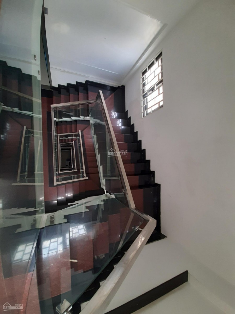 Cho thuê mặt bằng 1 trệt 5 lầu tiện làm văn phòng mặt tiền Phạm Văn Đồng, HBC, Thủ Đức