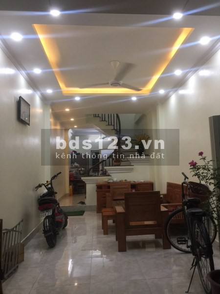 Bán nhà 4 tầng còn rất mới tại Phúc Lợi, DT 39,4m2, giá cực rẻ.