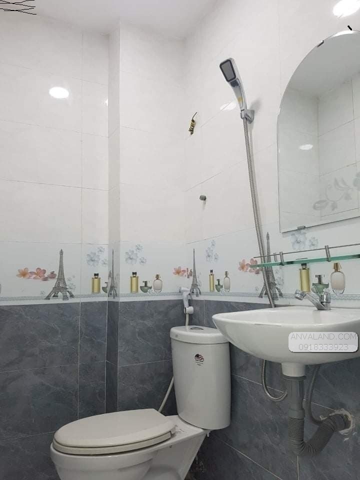 Bán nhà Hẻm cực rộng, cách Mặt tiền 30m, Số 400L Ngô Gia Tự, Phường 2, Quận 10, 42M2, 2 Tầng, giá 5 tỷ 3