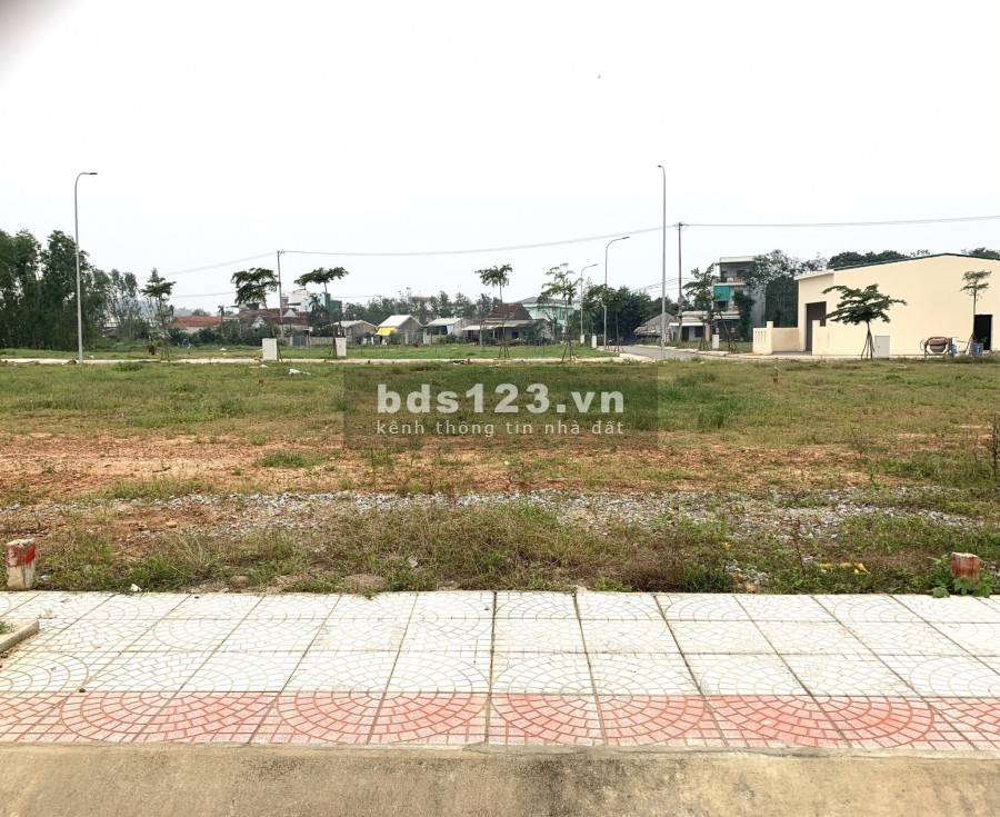 Cần ra đi lô đất hướng ĐN TTTP QUẢNG NGÃI giá rẻ ai có nhu cầu xin lh sđt: 0382355777