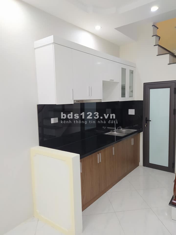Bán nhà 3 tầng, sổ riêng, khu vực Minh Khai, Hoàng Mai.