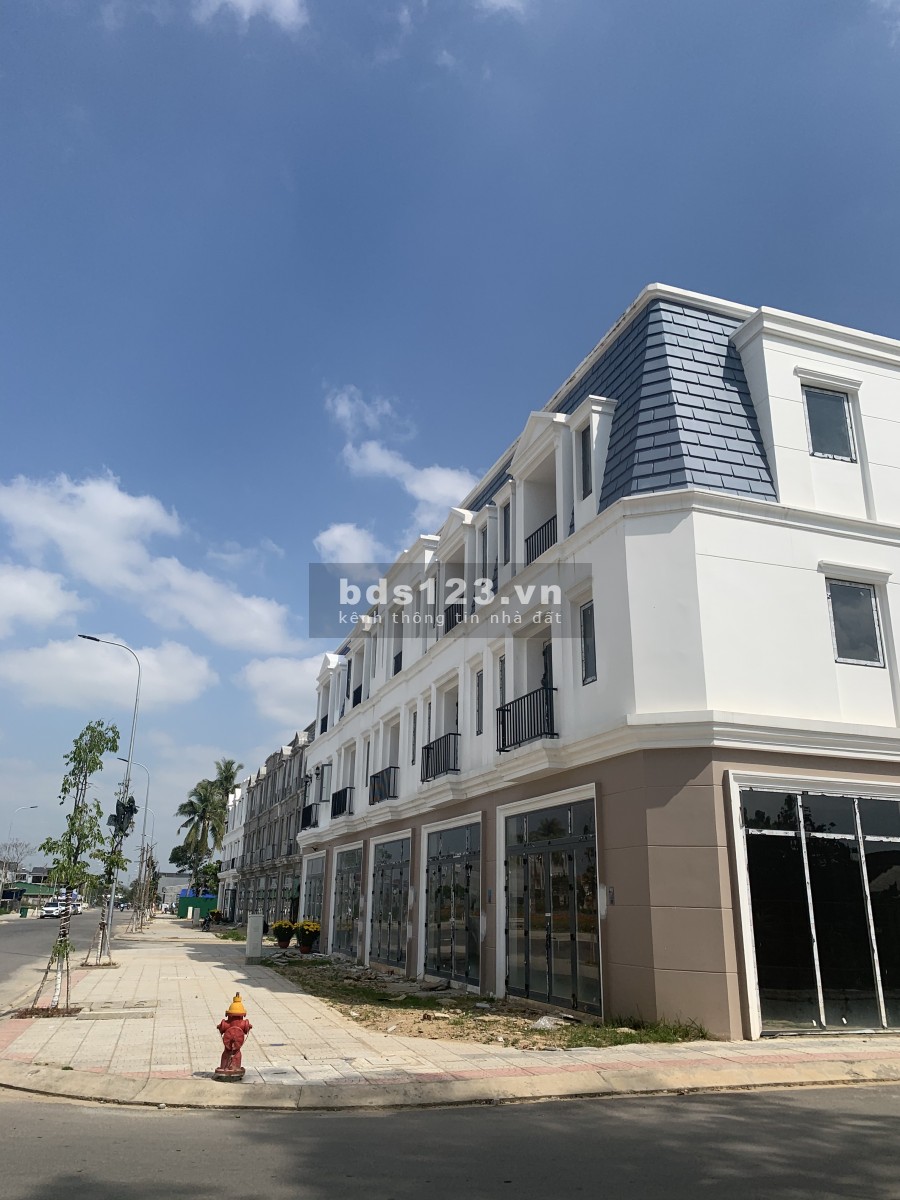 Cần ra đi nhanh căn nhà phố TTTP QUẢNG NGÃI mới toanh chưa qua sử dụng dt sàn 165m2 ai có nhu cầu xin lh sđt: 0382355777