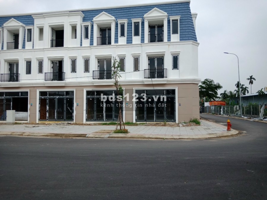 Cần ra đi nhanh căn nhà phố TTTP QUẢNG NGÃI mới toanh chưa qua sử dụng dt sàn 165m2 ai có nhu cầu xin lh sđt: 0382355777