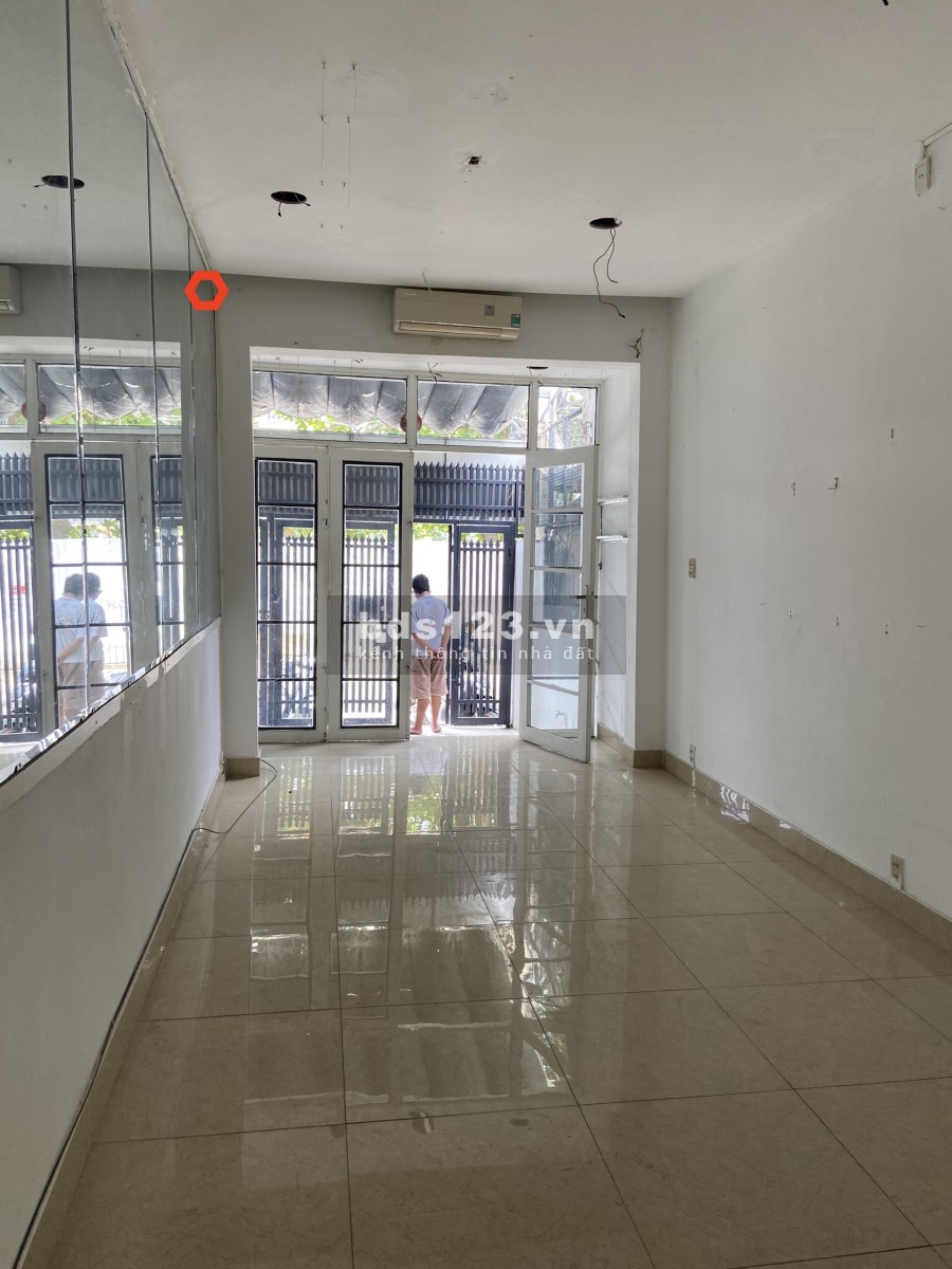 Nhà HXH Nguyễn Hữu Cảnh 4x16m, trệt, 2lầu. 3pn, 3wc. 20tr.