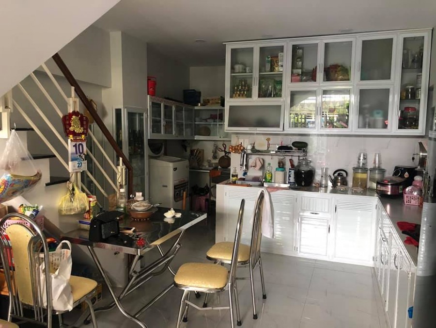 Ngộp Ngân hàng nên Bán Nhà, Phường Tân Quy trung tâm Quận 7, 144m2, 4.4 tỷ