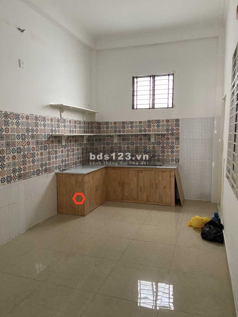 Nhà HXH Nguyễn Hữu Cảnh 4x16m, trệt, 2lầu. 3pn, 3wc. 20tr.