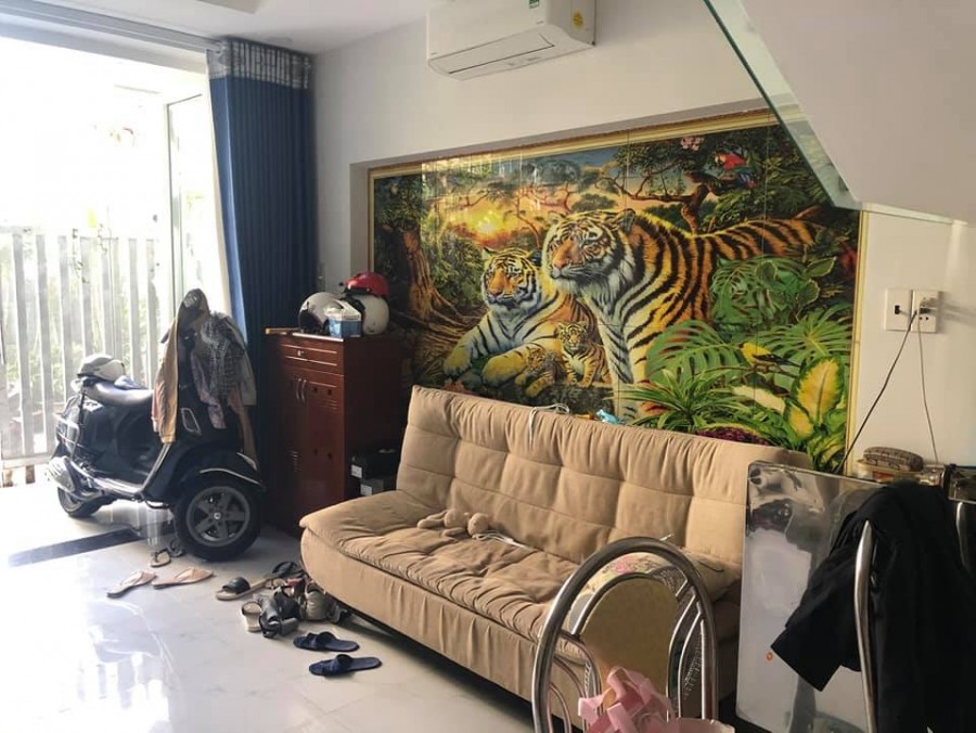 Ngộp Ngân hàng nên Bán Nhà, Phường Tân Quy trung tâm Quận 7, 144m2, 4.4 tỷ