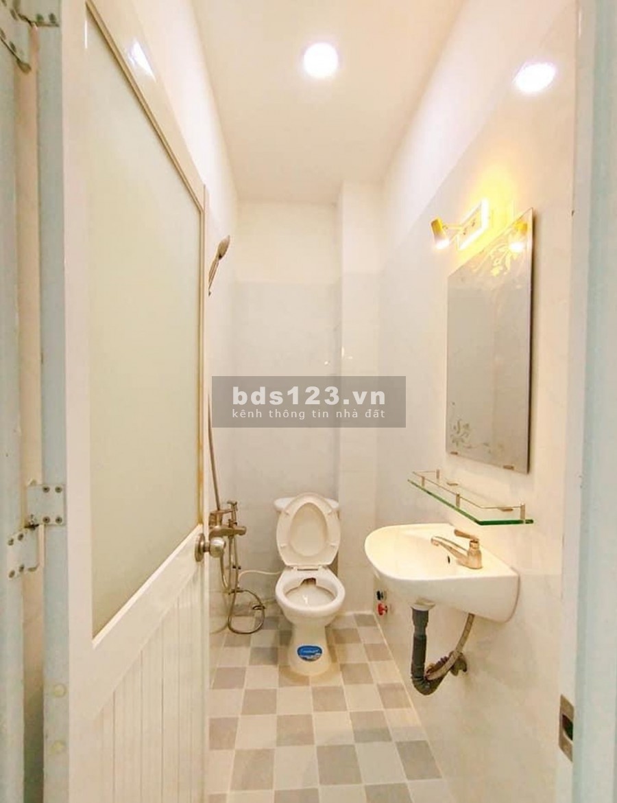 Chủ cần tiền bán nhà 110m2, Q12, đang cho thuê 8 phòng 15tr/tháng, Giá 3tỷ3