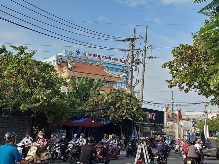 BÁN GẤP NHÀ GẦN PHẠM VĂN ĐỒNG - SỬ DỤNG 100M2 MÀ GIÁ BÈO BỌT CHỈ 2.7 TỶ.