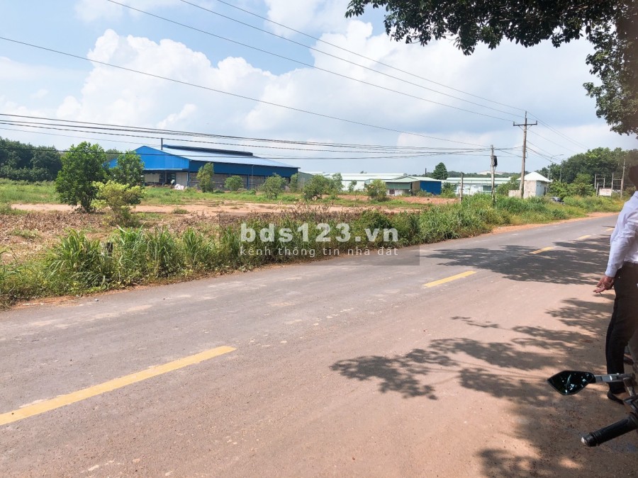 bán đất đầu tư 150m2, đường 28m, khu quy hoạch công nghiêp becamex 6000ha
