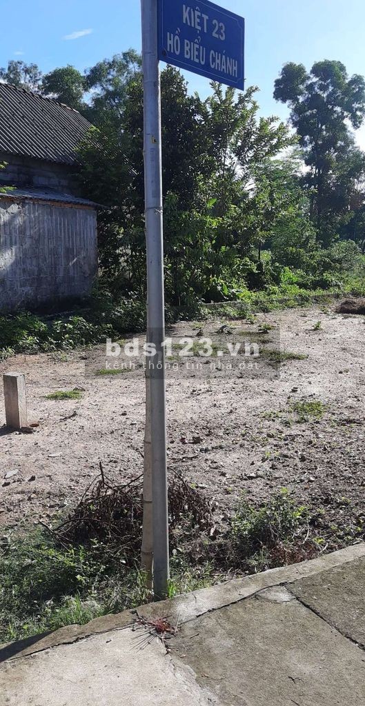 Lô đất 2 mặt tiền cực kì đẹp Hồ Biểu Chánh, Thủy Phương giá chỉ 7xx triệu.