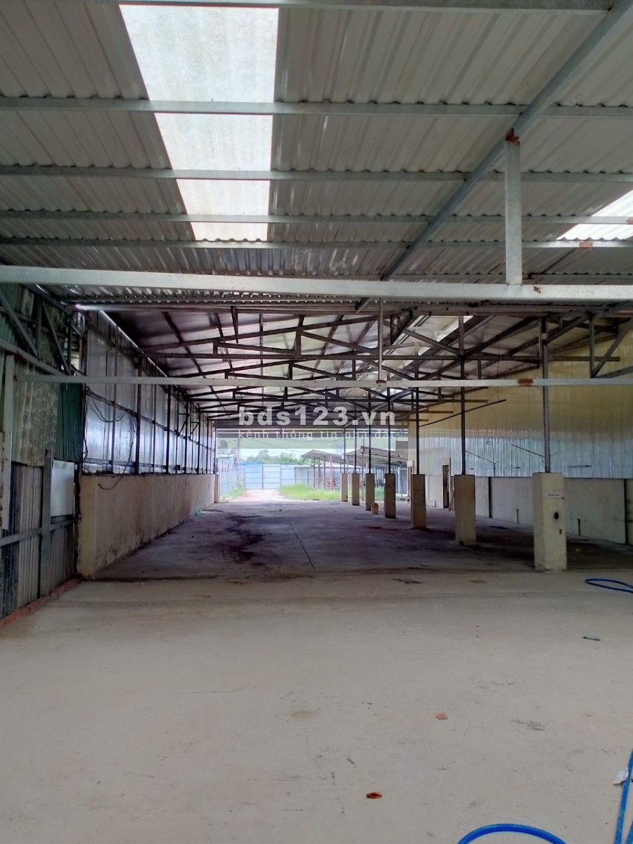 Kho xưởng 1000m2 Bưng Ong Thoàn, Phú Huữ cách Võ Chí Công 200m.