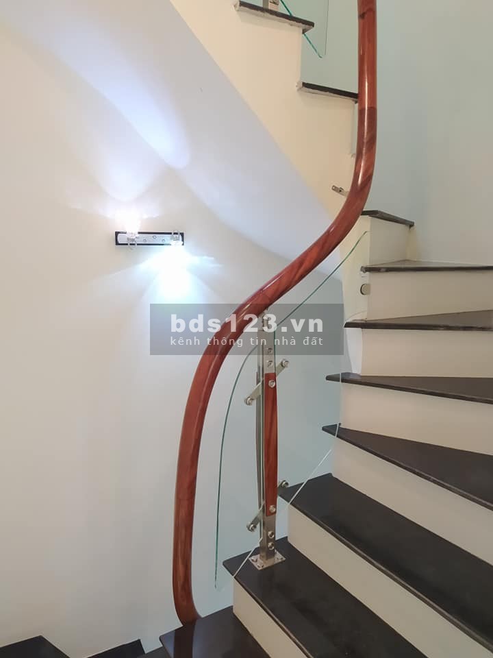 Bán nhà 3 tầng, sổ riêng, khu vực Minh Khai, Hoàng Mai.