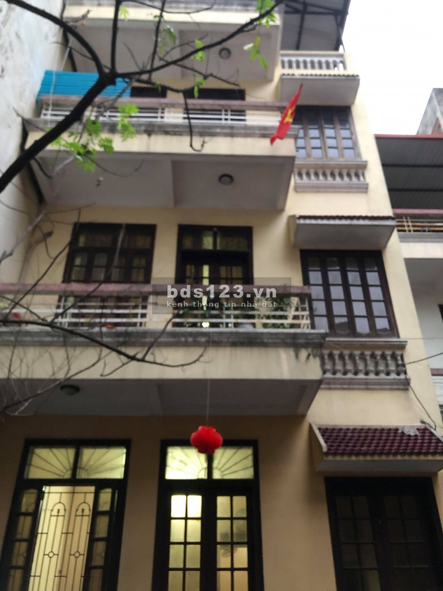 NHÀ ĐẸP NHƯ MỚI NHỎ TIỀN. CĂN NÀY NHIỀU MG QUAN TÂM lh E 0982876689