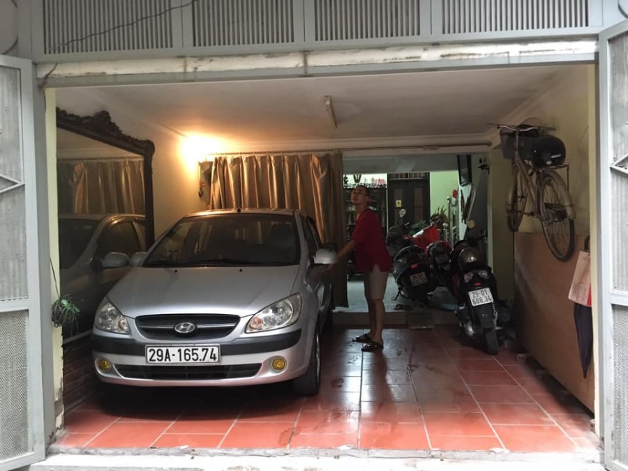 Cần bán nhà ngõ to phố thái hà DT 59m2x 5 tầng giá 9tỷ6 GARA