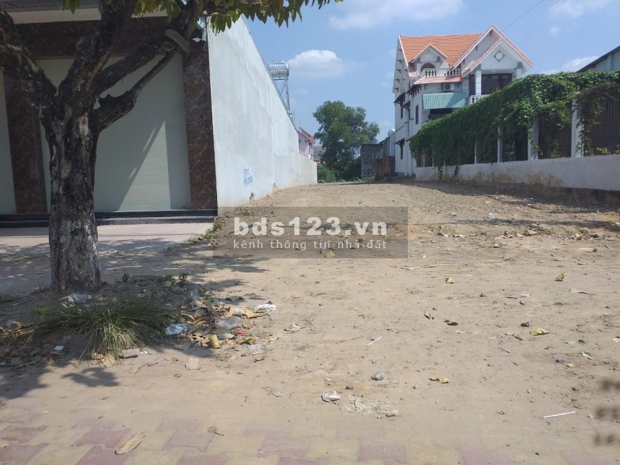 Cần bán đất mặt tiền đường nhà nước đường Quốc Lộ 14