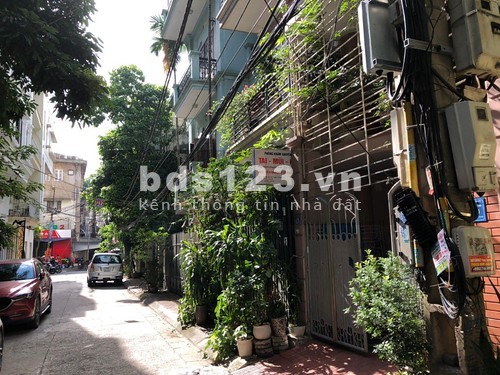 Bán nhà 5 tầng ngõ 176 Trương Định, Hoàng Mai. 30m2. Mặt tiền 4.6m. 2.5 tỷ