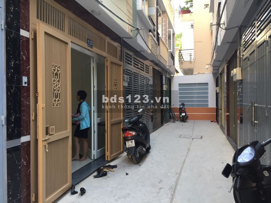 Nhà mới đẹp trệt 3 lầu sân thượng 4x11 đường Nguyễn Trọng Tuyển p15 Phú Nhuận
