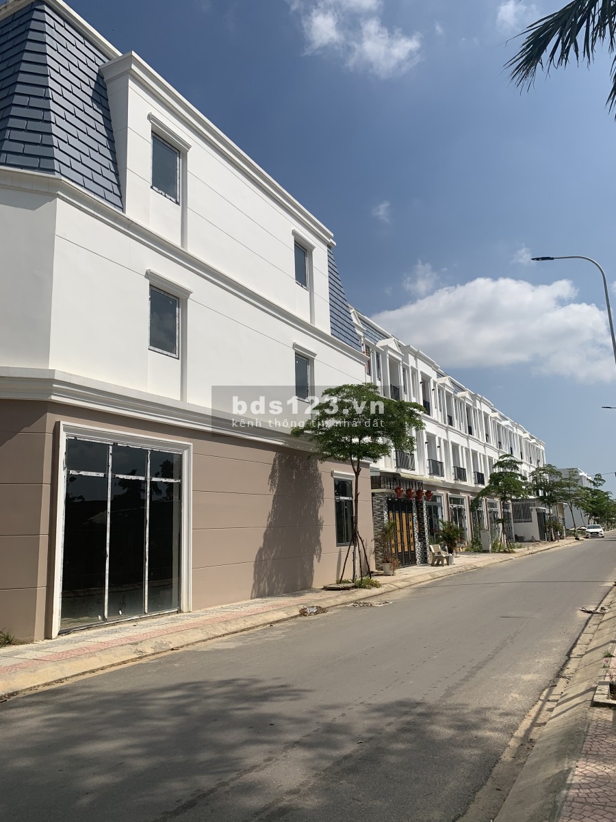 Cần ra đi nhanh căn nhà phố TTTP QUẢNG NGÃI mới toanh chưa qua sử dụng dt sàn 165m2 ai có nhu cầu xin lh sđt: 0382355777