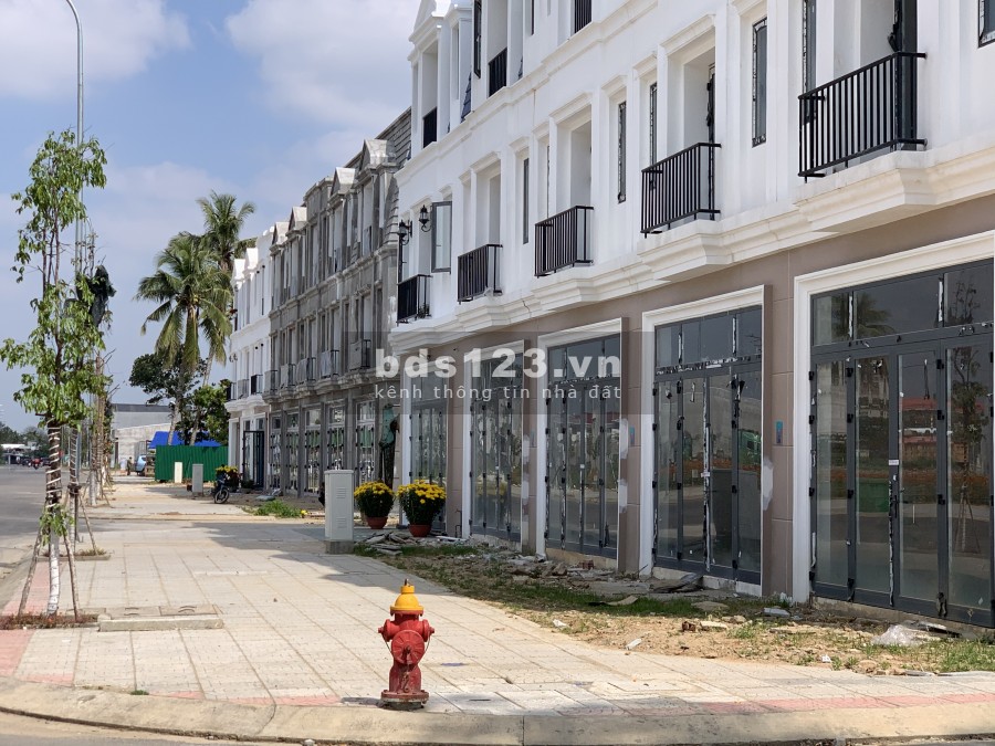 Cần ra đi nhanh căn nhà phố TTTP QUẢNG NGÃI mới toanh chưa qua sử dụng dt sàn 165m2 ai có nhu cầu xin lh sđt: 0382355777