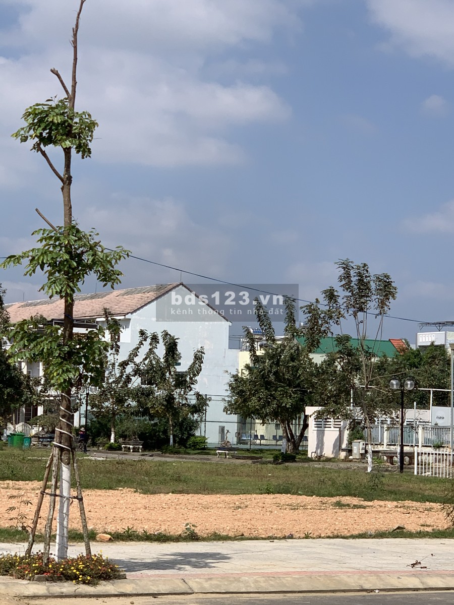 Cần ra đi lô đất hướng ĐN TTTP QUẢNG NGÃI giá rẻ ai có nhu cầu xin lh sđt: 0382355777