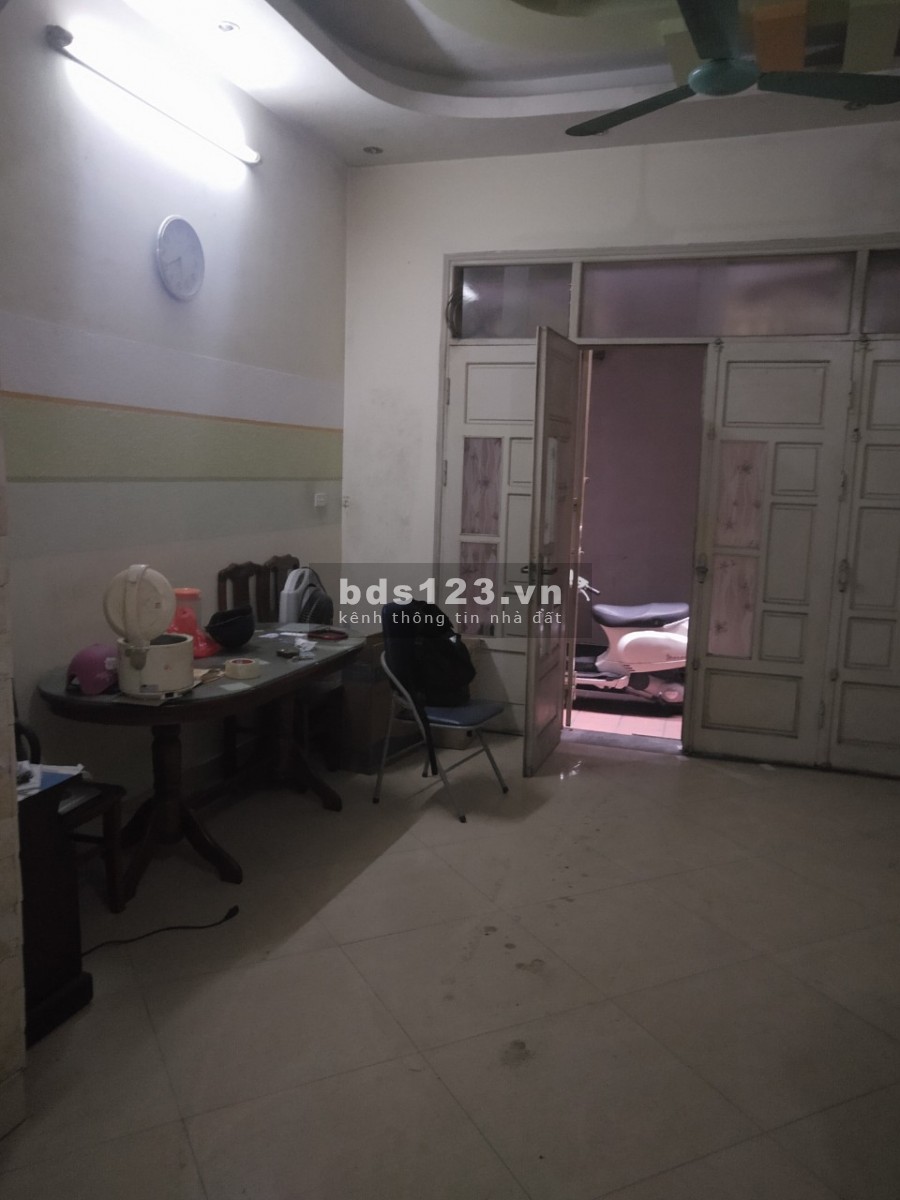 Bán nhà 5 tầng ngõ 176 Trương Định, Hoàng Mai. 30m2. Mặt tiền 4.6m. 2.5 tỷ