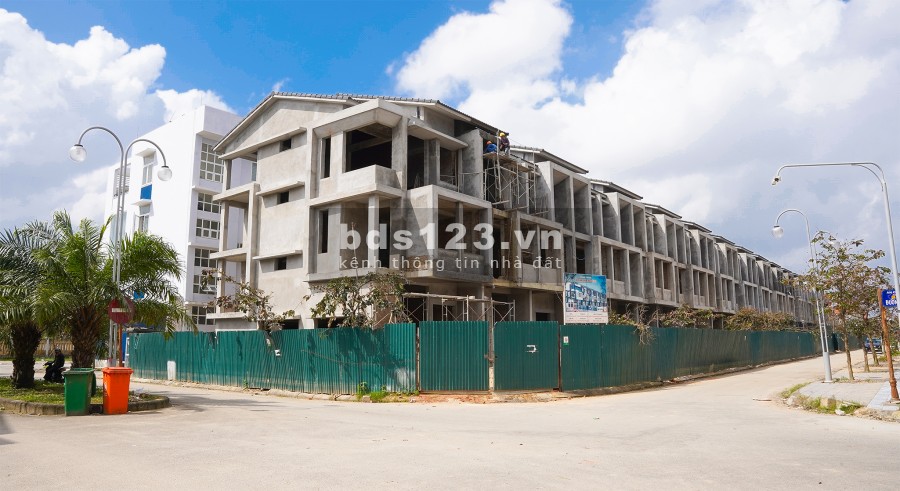 Bán nhà 3 tầng khu đô thị An Cựu City, Phường An Đông. Đầy đủ nội thất. Dọn vào ở ngay.