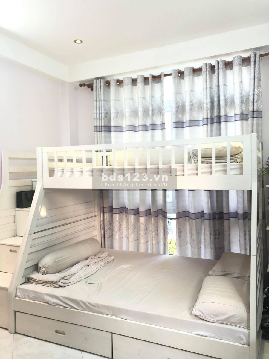 Bán Nhà Lô Góc Phan Xích Long PN Ngay Sau BV Hoàn Mỹ 4 Tầng 5 Tỷ