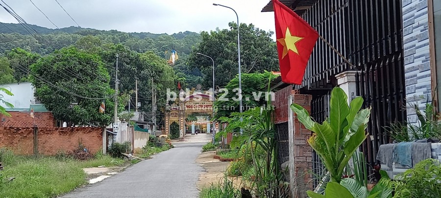 Đất Mt đường nhựa 12m vô núi Dinh, SHR thổ cư 100m2