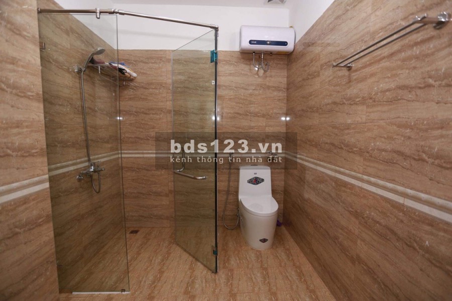 Bán nhà 3 tầng, tại Ngọc Thụy, gần cầu Long Biên, ô tô vào tận nhà.